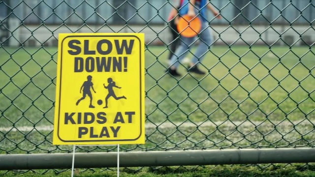 Amazon.com : 4 Pieces Slow Down Kids At Play Sign with Metal Stake